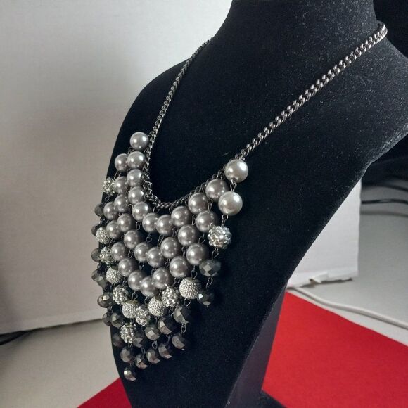 Erica Lyons Statement Bib Beaded Necklace - Picture 2 of 8